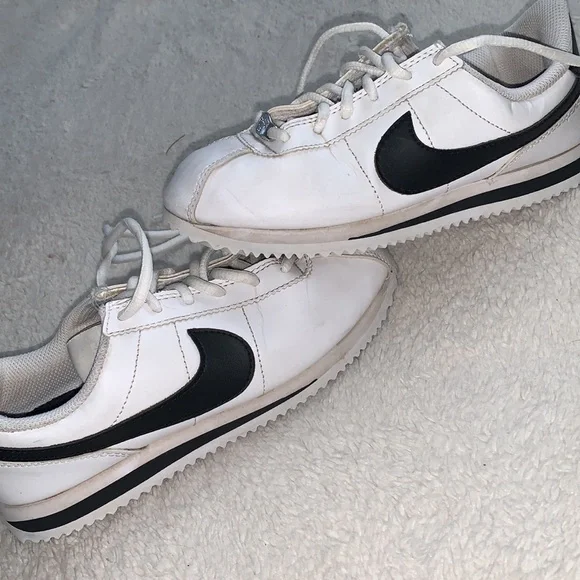 Nike Cortez Sneakers White & Black Kids 4 - Picture 6 of 12